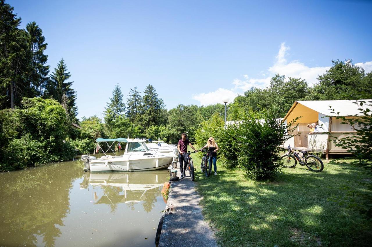 Camping La Pinede Hotel Excénevex Eksteriør billede