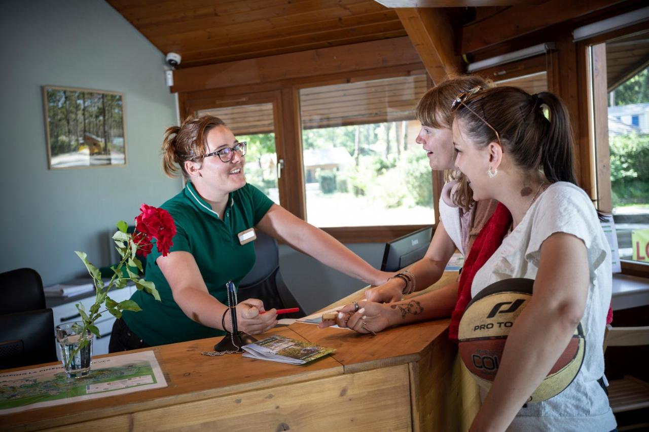 Camping La Pinede Hotel Excénevex Eksteriør billede